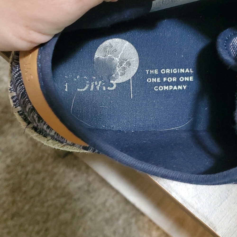 Shoe - Picture 2 of 3